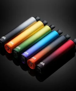 DOTMOD 佩特里 Dot Switch 換彈式主機 500mAh換彈式主機,6款潮流配色,釋放你的Vape極致體驗 🌟 DOTMOD 佩特里 Dot Switch 換彈式主機,來自美國高端品牌DOTMOD,席捲台灣Vape界的頂級換彈式電子煙主機!搭載500mAh電池,兼容3.5ml預裝煙彈,磁性連接設計確保不漏油、無焦味,帶來順滑濃郁的霧化體驗。6款時尚配色,台灣現貨,立即展現你的Vape潮流態度! 🔥 產品亮點 ✨ 廣泛兼容,順滑體驗 專為DOTMOD Dot Switch 3.5ml預裝煙彈設計(單顆約2000口),支援多種經典口味,磁性連接確保牢固貼合,無縫防漏,提供順暢濃郁的Vape體驗! ✨ 6款潮流配色,個性展現 提供6款高級配色:銀色黑曜石、紅黑曜石、旭日橙、沙漠日落、森林綠、海藍色。優質鋁合金機身,兼具輕盈與耐用,完美彰顯你的獨特風格! ✨ 500mAh電池,穩定續航 內置500mAh高效電池,支援Type-C快速充電,單次充電可提供全天Vape體驗。智能電量管理,確保穩定輸出,隨時隨地暢享無憂! ✨ 緊湊設計,極致便攜 尺寸僅106*20.3mm,重量約30g,圓柱筆形設計握感舒適,輕鬆滑入口袋。小巧機身蘊含強大性能,理想的移動Vape選擇! ✨ 不漏油技術,乾淨衛生 採用DOTMOD獨家磁性防漏技術,精密密封結構經過千次測試,確保零滲漏。換彈操作簡單,乾淨無憂,適合新手與資深玩家! ✨ 簡約操作,輕鬆上手 無按鍵設計,抽吸即啟動,完美保留DOTMOD一貫的簡約風格。氣流優化提供順暢吸入體驗,無論日常通勤或派對場合,都能輕鬆駕馭! 🎨 配色選擇 經典低調:銀色黑曜石、紅黑曜石 活力鮮明:旭日橙、沙漠日落 自然清新:森林綠、海藍色 📦 套裝內容 DOTMOD 佩特里 Dot Switch 換彈式主機 *1(500mAh) Type-C充電線 *1 使用說明卡 *1 💨 適合誰? Vape新手:簡單換彈操作,快速上手。 口味獵人:兼容多款預裝煙彈,滿足多元口味需求。 潮流菁英:高端配色與便攜設計,完美適配都市生活方式。 🎁 限時優惠 首單享88折+隨機贈送1瓶試用煙油(5ml隨機口味)! 買三盒煙彈送主機:購買三盒Dot Switch煙彈(2入/盒)即贈送主機一台(顏色隨機)! 台灣全島免運,24小時發貨,48小時速達!